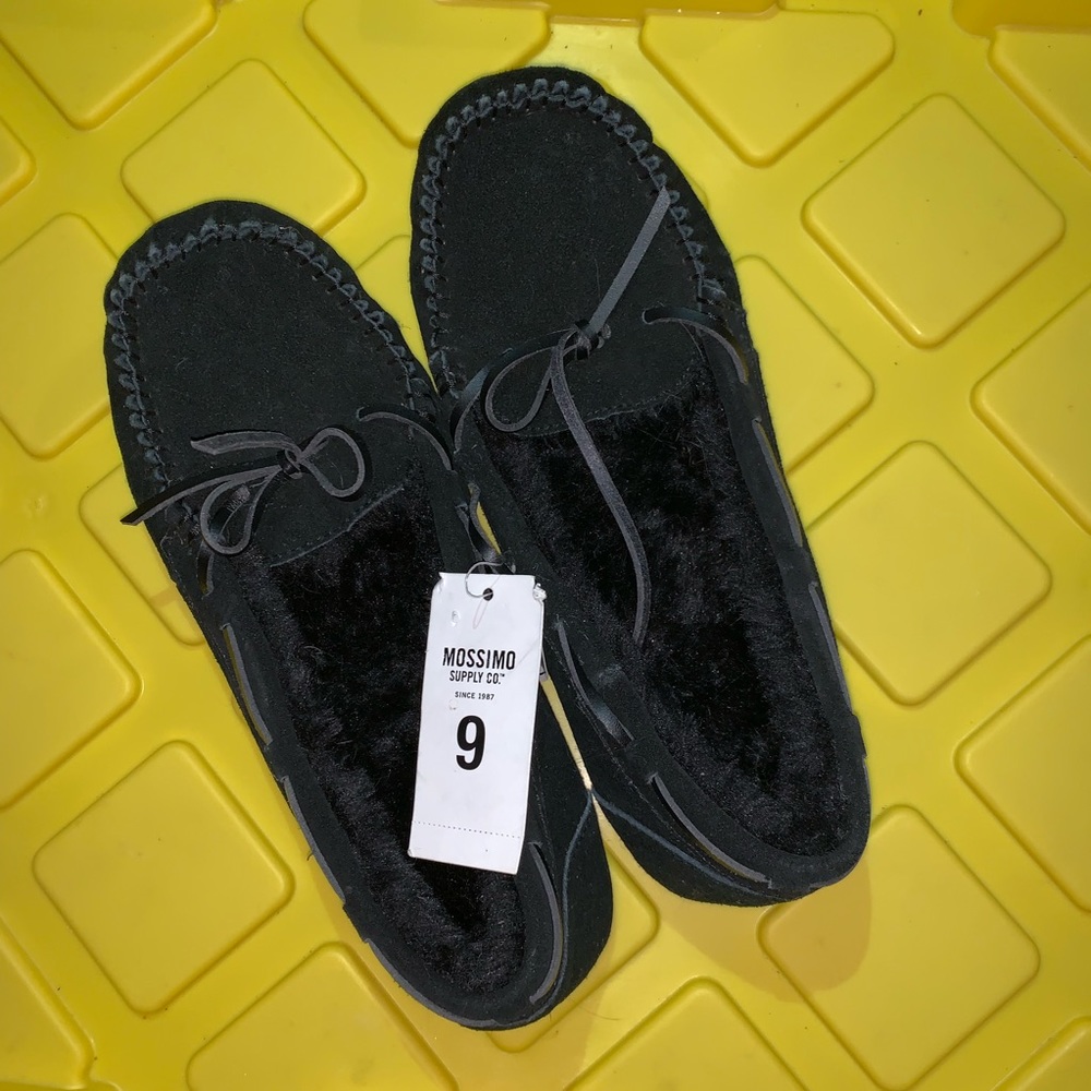 BLACK MOCCASINS